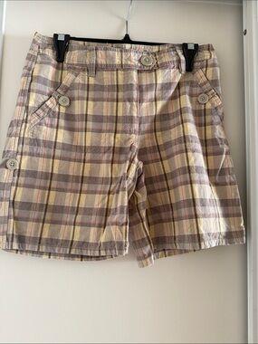 H&M Women’s Plaid Flat Front Shorts in Cream, Brown and Yellow